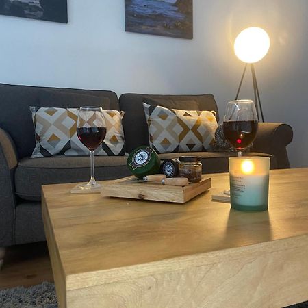 Adorable 1 Bedroom Country Cottage Bodewryd エクステリア 写真