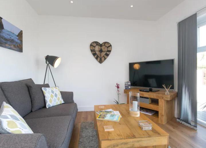 Adorable 1 Bedroom Country Cottage Bodewryd エクステリア 写真