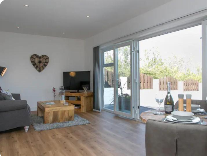 Adorable 1 Bedroom Country Cottage Bodewryd エクステリア 写真