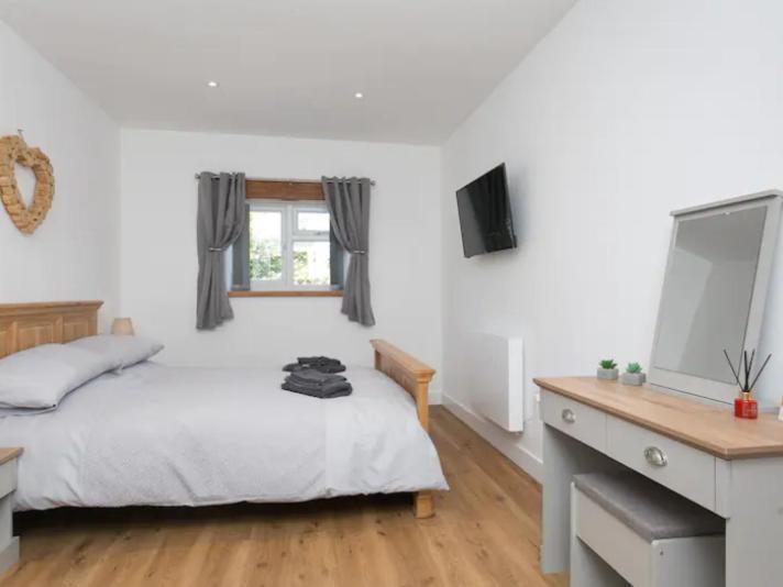 Adorable 1 Bedroom Country Cottage Bodewryd エクステリア 写真