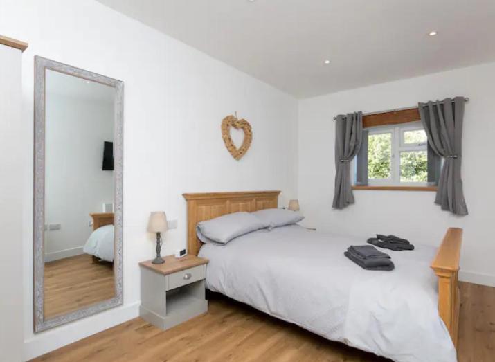 Adorable 1 Bedroom Country Cottage Bodewryd エクステリア 写真
