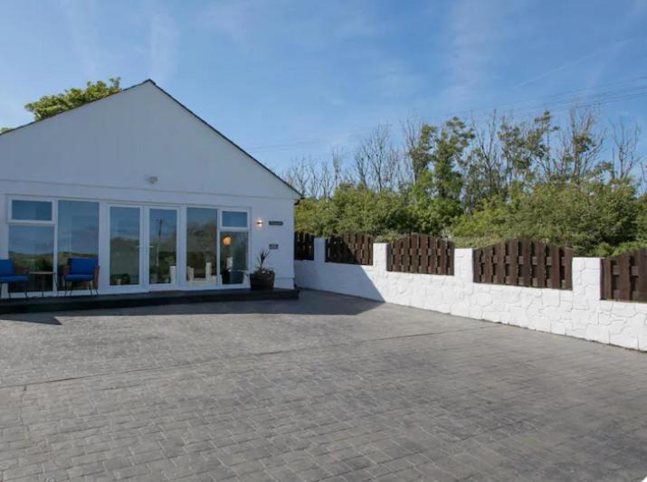 Adorable 1 Bedroom Country Cottage Bodewryd エクステリア 写真