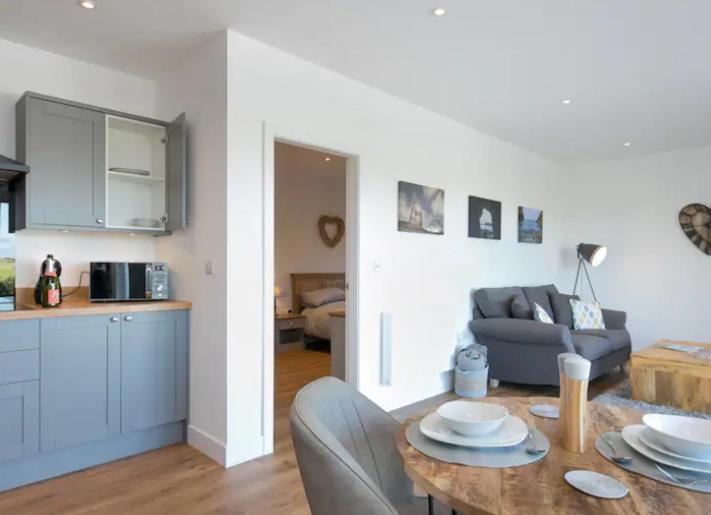 Adorable 1 Bedroom Country Cottage Bodewryd エクステリア 写真