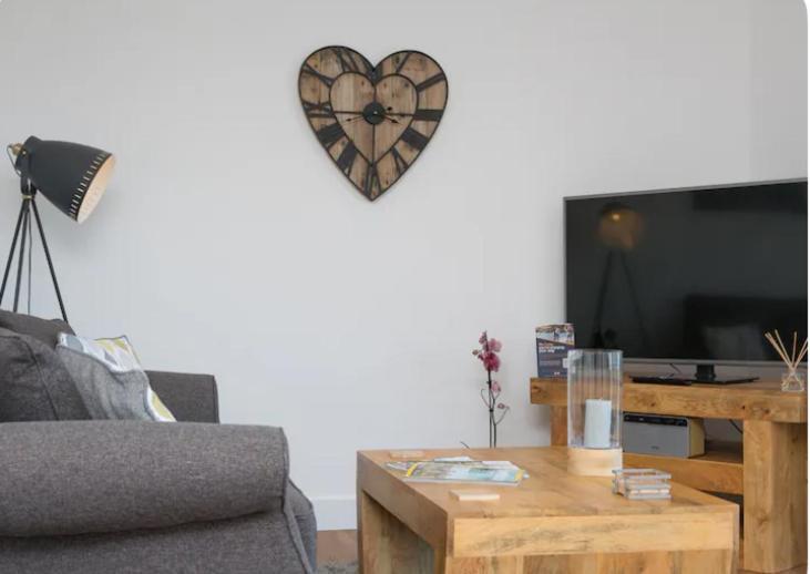 Adorable 1 Bedroom Country Cottage Bodewryd エクステリア 写真